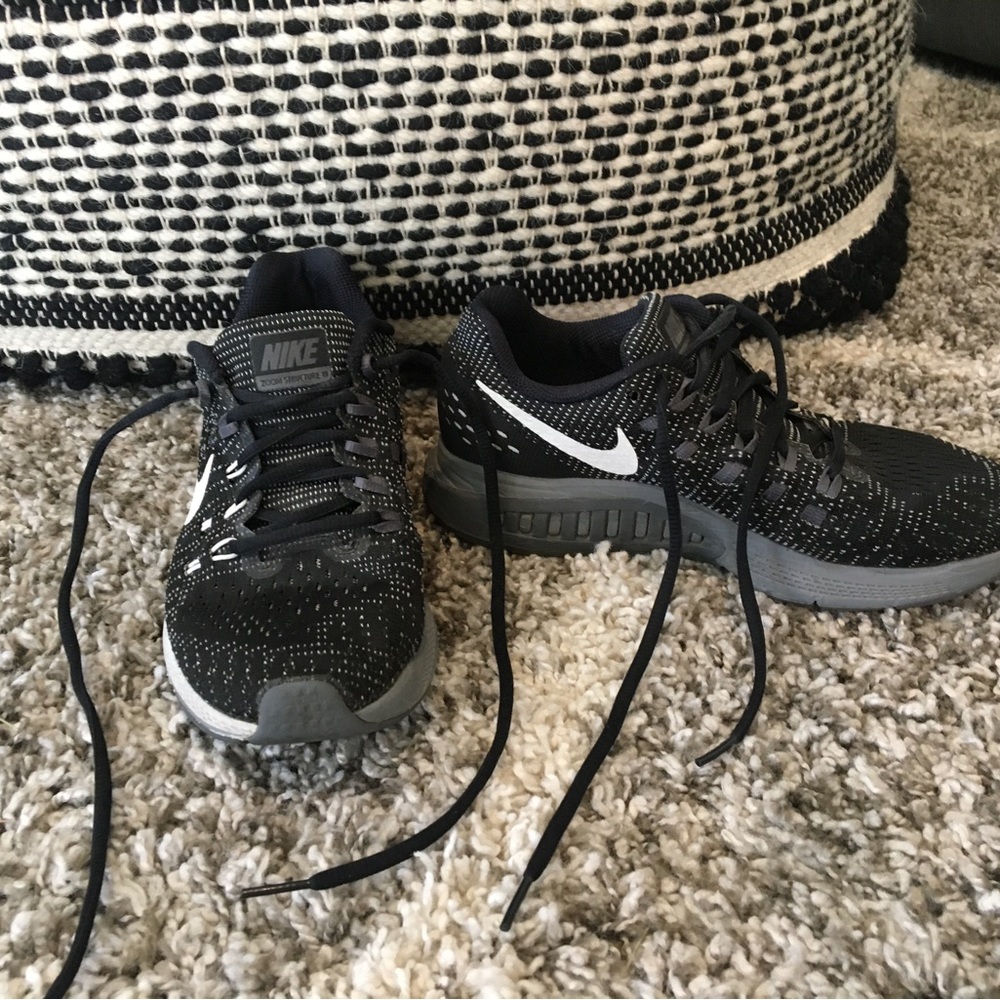 Nike Zoom Structure 19 size 7